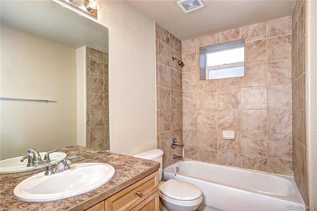 Building Photo - 3 bed / 2.5 bath duplex in Castle Rock!! -18 month lease preferred