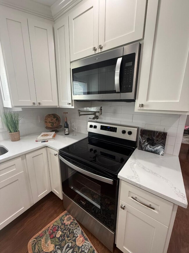 Building Photo - 1012 Oak Hill Dr