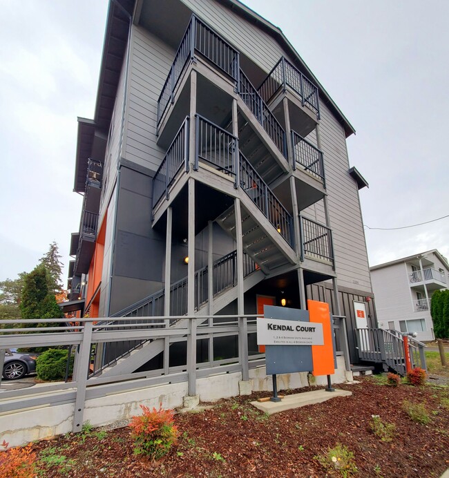 Building Photo - Kendal Court Apartments