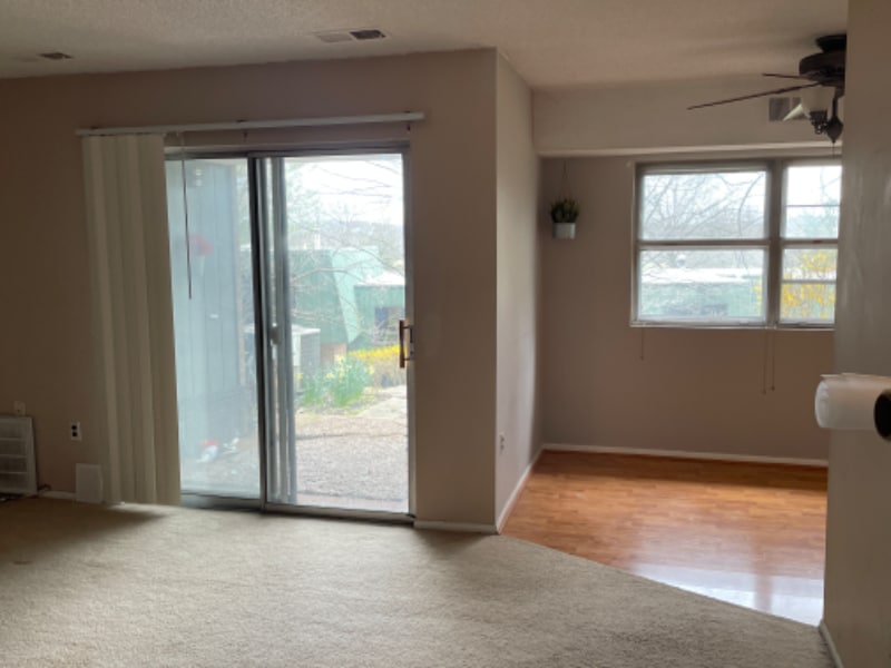 Building Photo - 400 Meadowview Ln