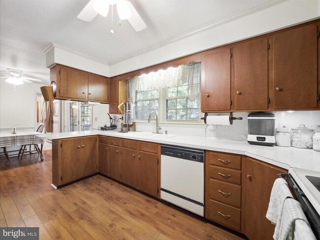 Building Photo - 560 Meadowview Cir