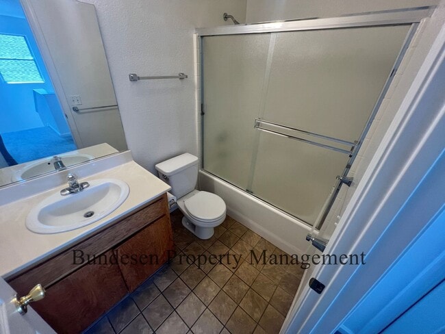 Building Photo - Lovely 3 bedroom duplex - Shown by appoint...