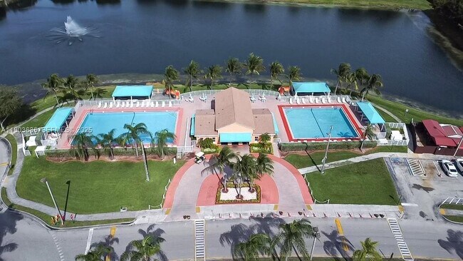 Building Photo - 2831 SE 15th Rd