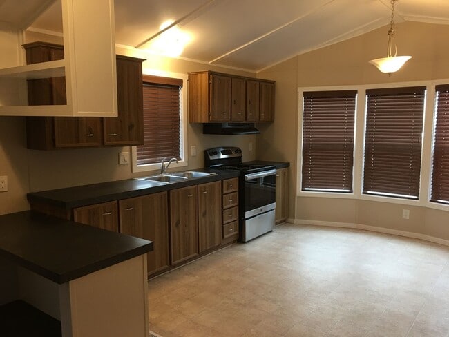 Building Photo - Nice Apartment in North Pointe!