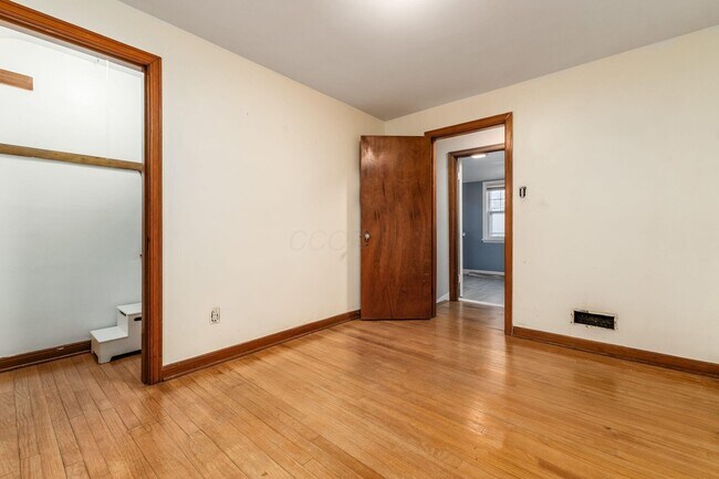 Building Photo - 683 S Roosevelt Ave