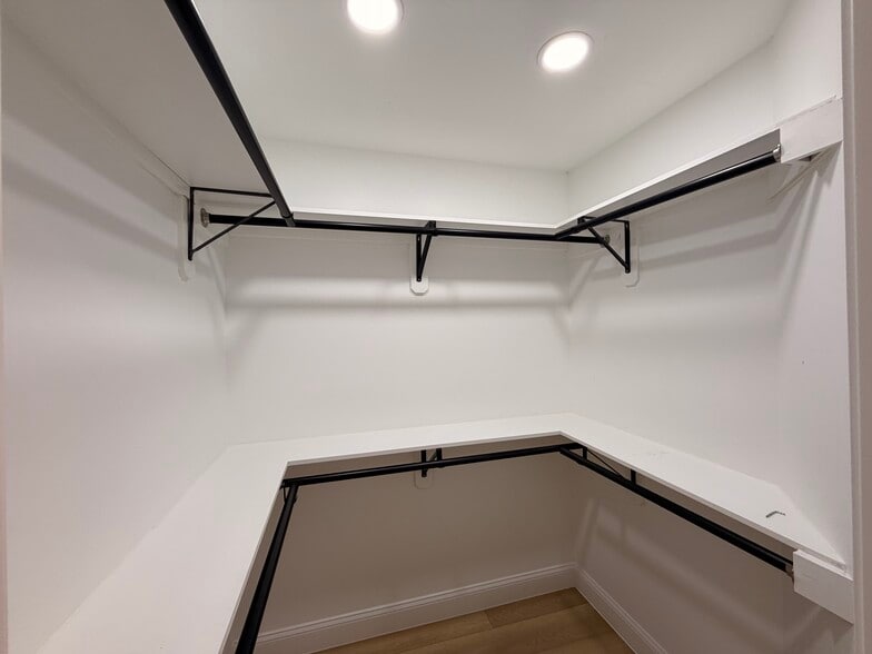 Master Closet - 604 E 42nd St