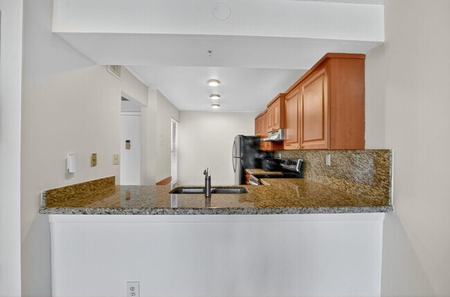 Building Photo - 11 Royal Palm Way