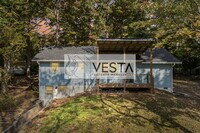 Building Photo - 4 Rosemary Rd