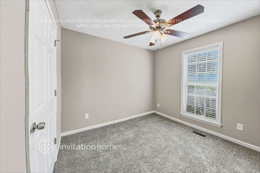 Building Photo - 3933 Edgebrook Dr