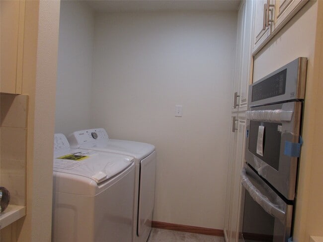 Building Photo - 201 Vanderpool Ln