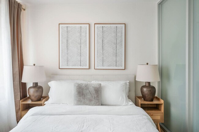 Building Photo - 244 E 75th St