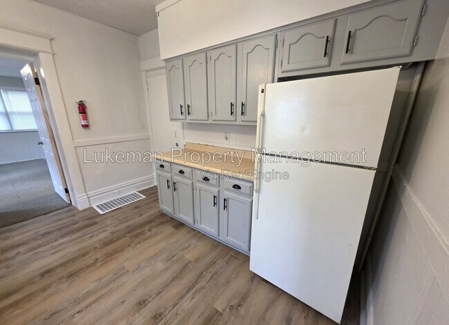 Building Photo - 817 Egleston Ave