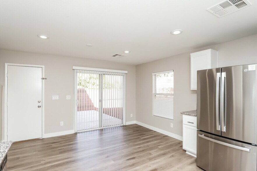 Building Photo - 4792 W Shelbourne Ave