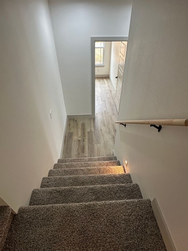 Building Photo - BRAND NEW 4 BED 3 BATH in WAYNESVILLE