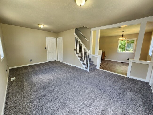 Building Photo - 2 Bed and 2 Bath Home