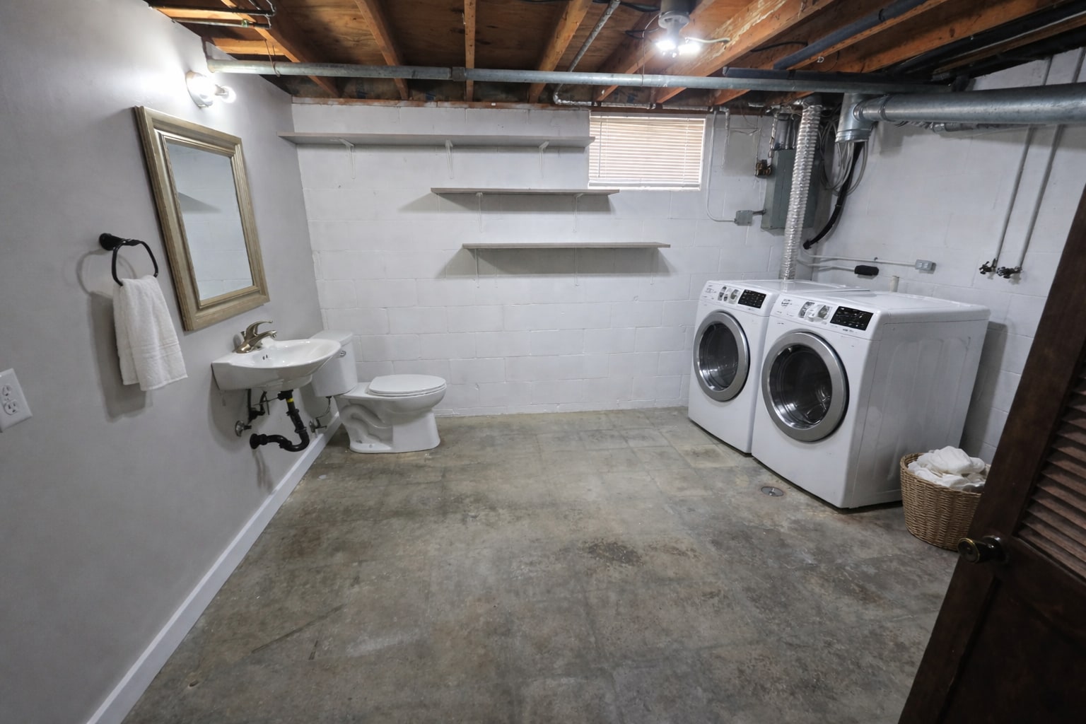 Laundry and bathroom - 4923 Robin Drive