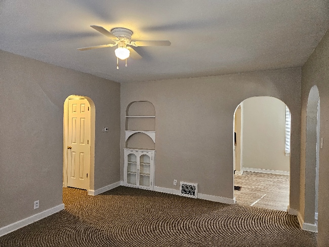 Building Photo - 2310 S Hackley St