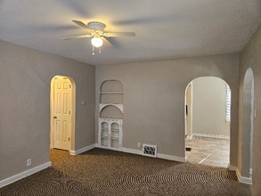 Building Photo - 2310 S Hackley St