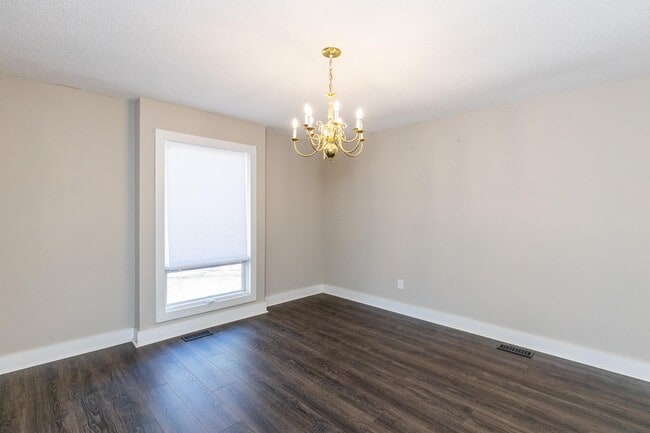 Building Photo - 624 Short Spoon Cir