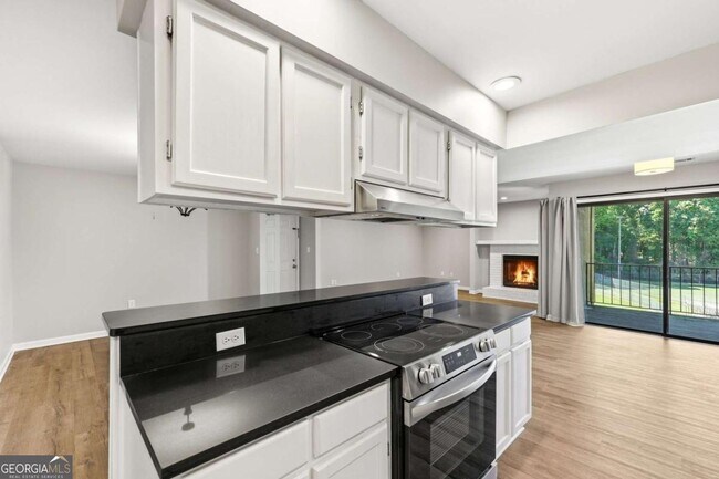 Building Photo - 605 Candler St