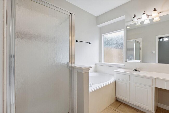 Building Photo - 14111 White Oak Gardens Dr