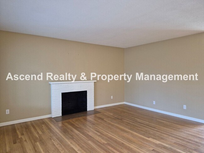 Building Photo - Available Now Prime Terra Linda Location One Level Home Large Fenced Yard & Attached Garage Walk ...