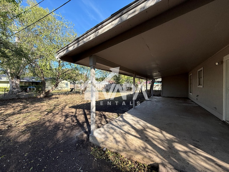 Building Photo - 6323 Flint Rock Dr