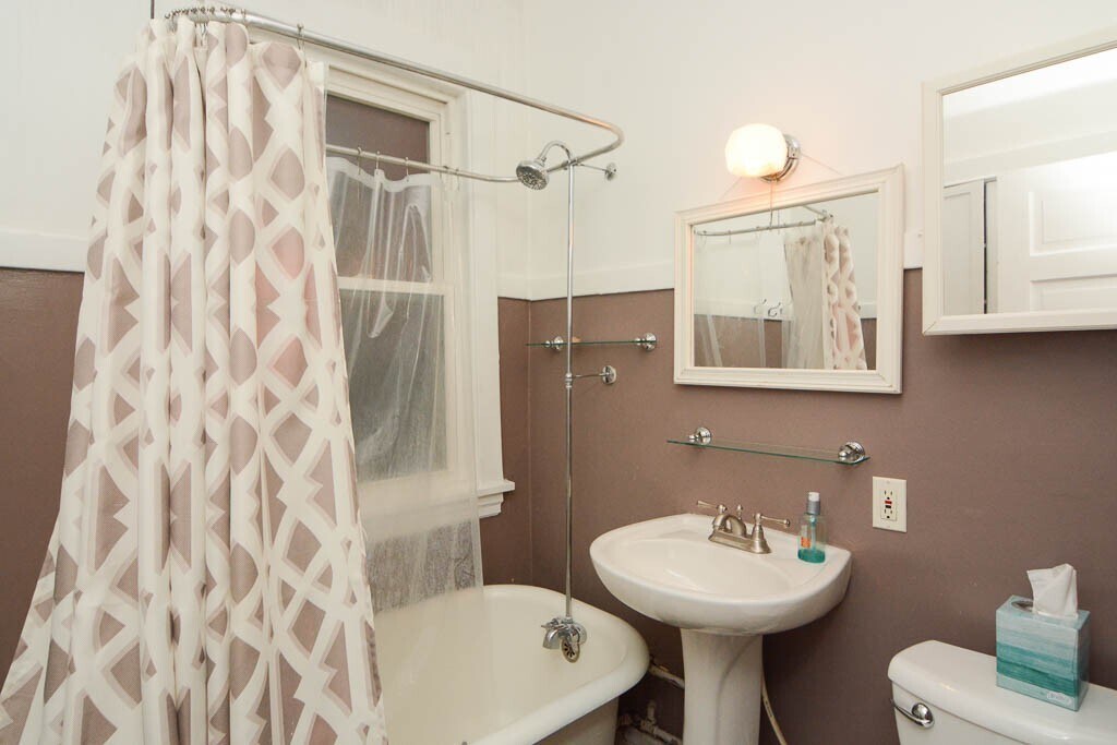 Building Photo - 3422 N Lincoln Ave