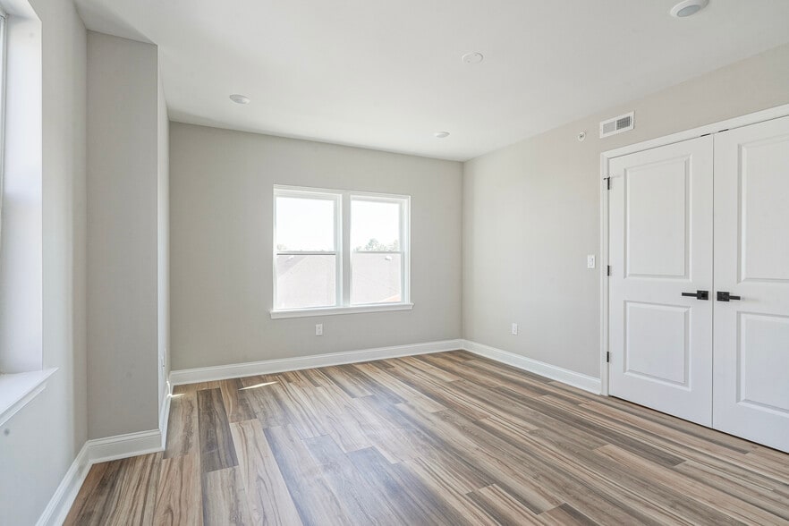 Building Photo - 133 S 57th St