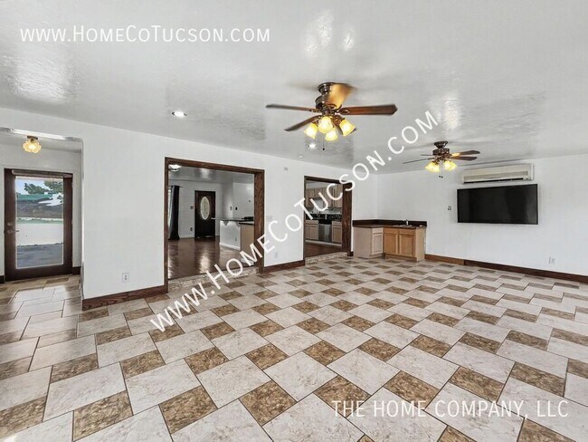 Building Photo - 2320 W Calle Grato