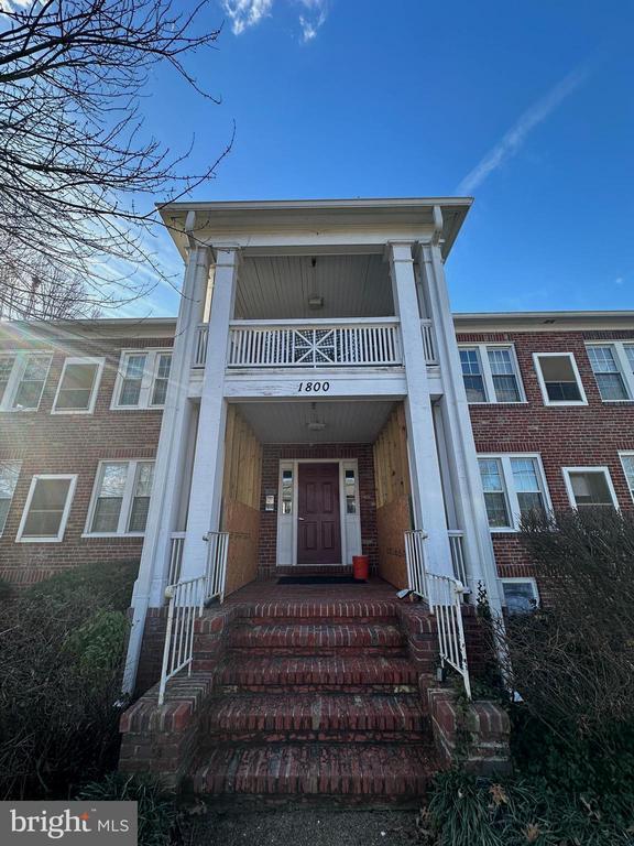 Building Photo - 1800 Dewitt Ave