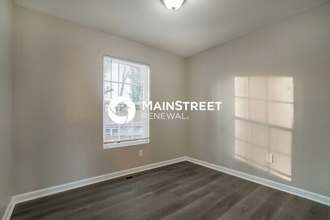 Building Photo - 3 Bedroom Pet-Friendly Home in OAK RIDGE, TN with Main Street Renewal