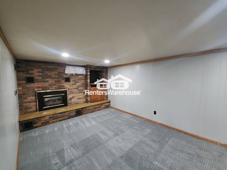 Building Photo - 732 E Lincoln Rd