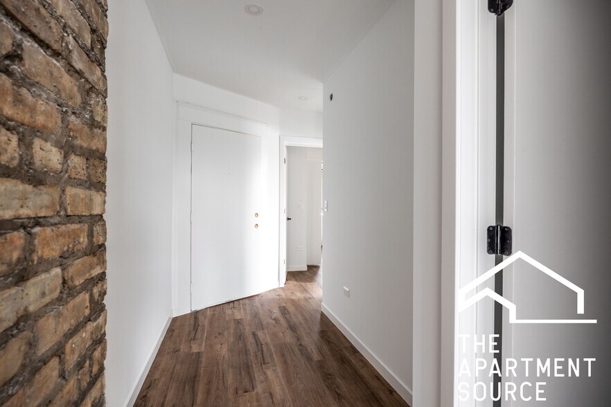 Building Photo - 4410 N Greenview Ave