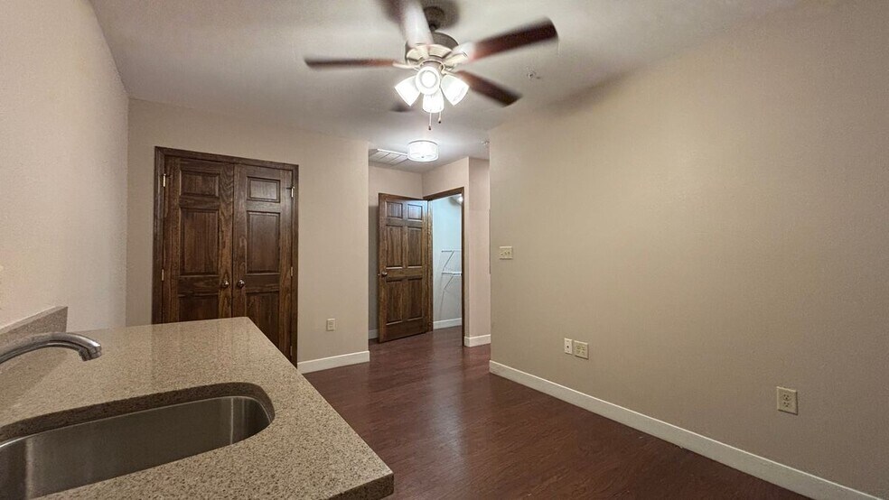 Building Photo - 128 Village Dr