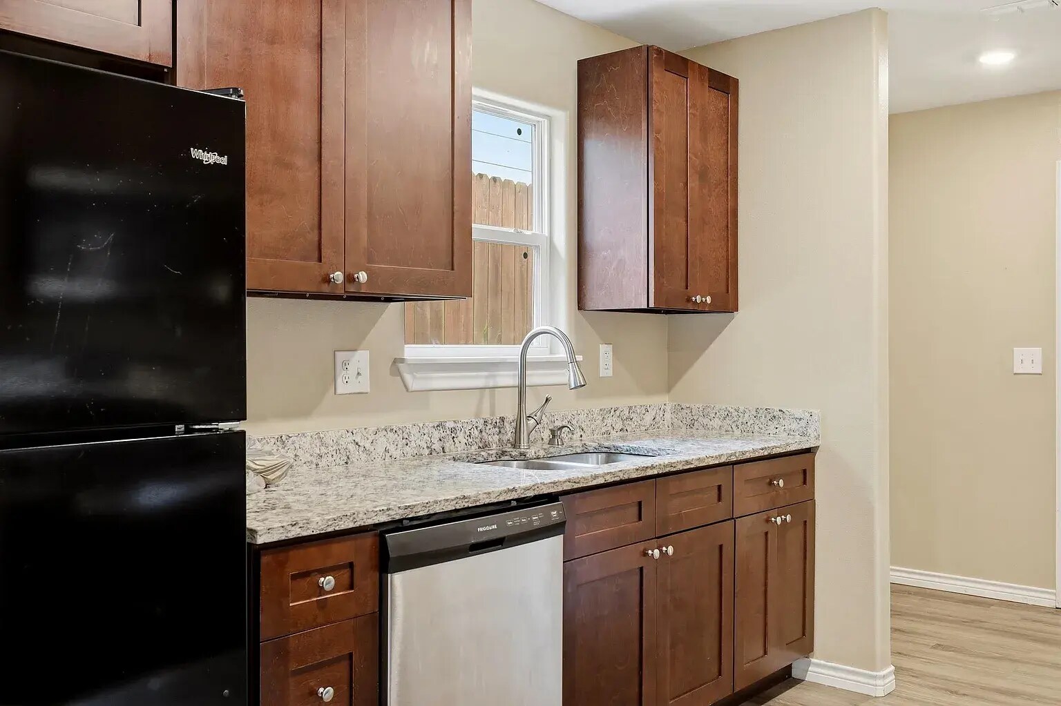 Building Photo - 612 Timberline Dr