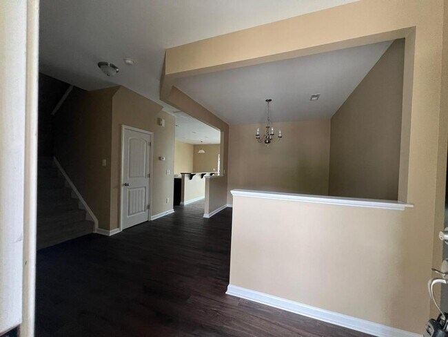 Building Photo - 4472 Middletown Dr