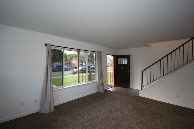 Building Photo - Updated Tacoma Home with Spacious Layout & Fully Fenced Yard