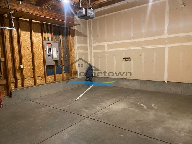Building Photo - Beautiful 4-Bed, 2-Bath Home on a Corner L...
