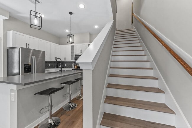 Building Photo - 6704 Parker Grv Ln