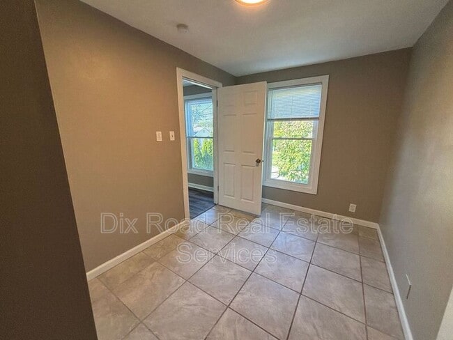 Building Photo - 424 Nordale Ave