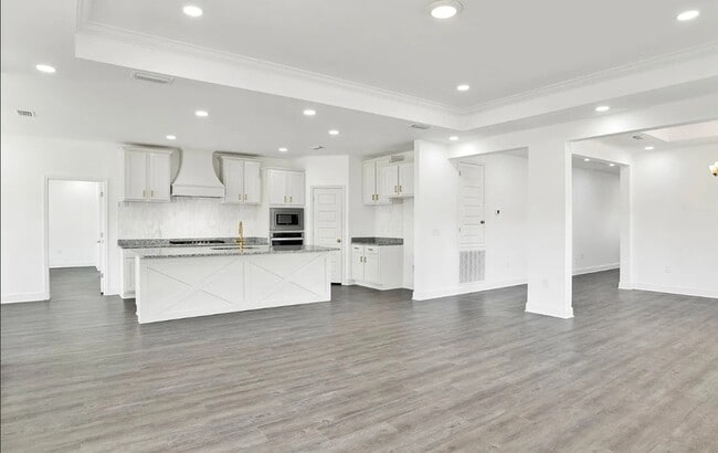 Building Photo - 30872 Semper Dr