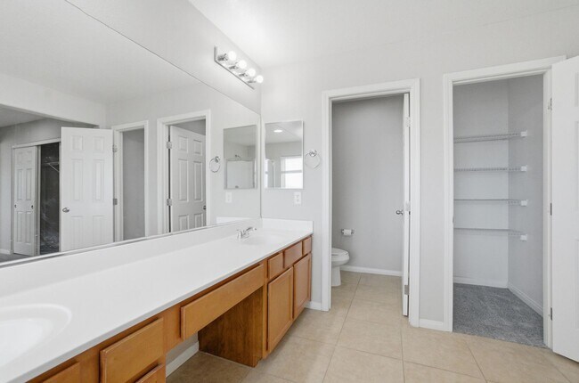 Building Photo - 4 Bedroom House in a Northeast Gated Community