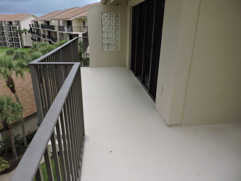 Building Photo - 701 Seafarer Cir