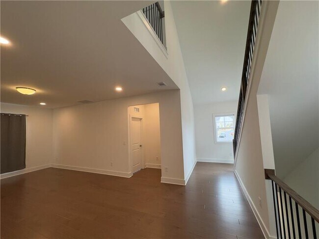 Building Photo - 1255 Westshore Dr