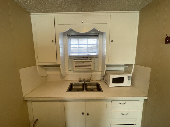 Building Photo - Cozy & Convenient Living in Tech Terrace!