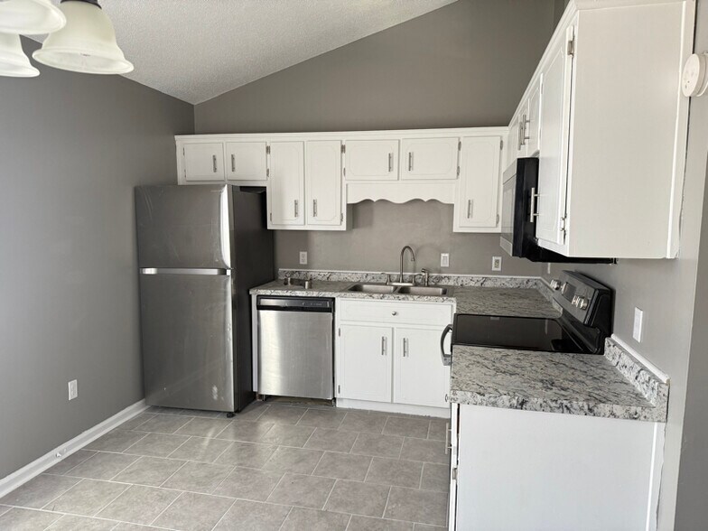 Building Photo - 79 Kenny Dr