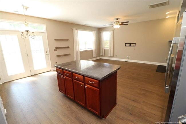 Building Photo - 137 Palmdale Ct