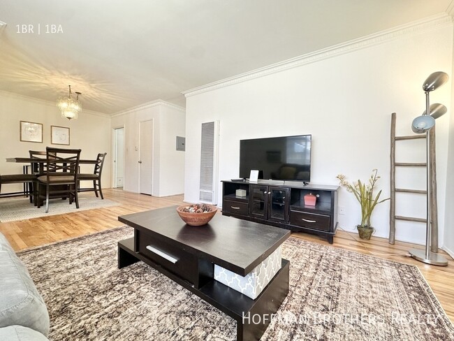 Building Photo - 404 N Palm Dr