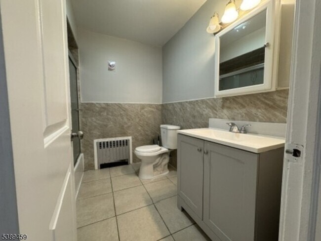 Building Photo - 12 E 10th St